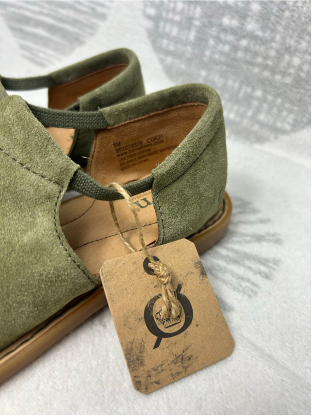 Born Cove Modern Open Toe Green Suede Sandals Shoes Pull On Womens Size 8 NWT - Picture 3 of 9